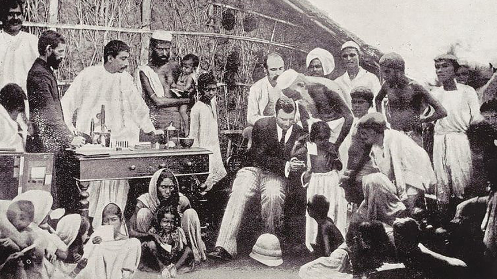 Anti-cholera inoculation in Calcutta in 1984