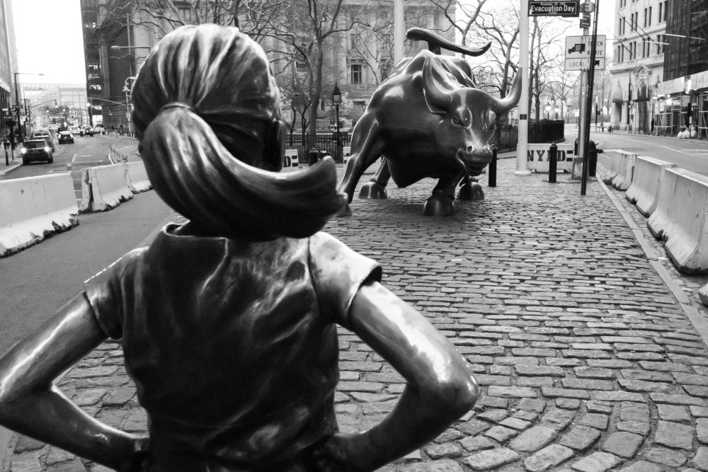 "fearless girl" statue in New York