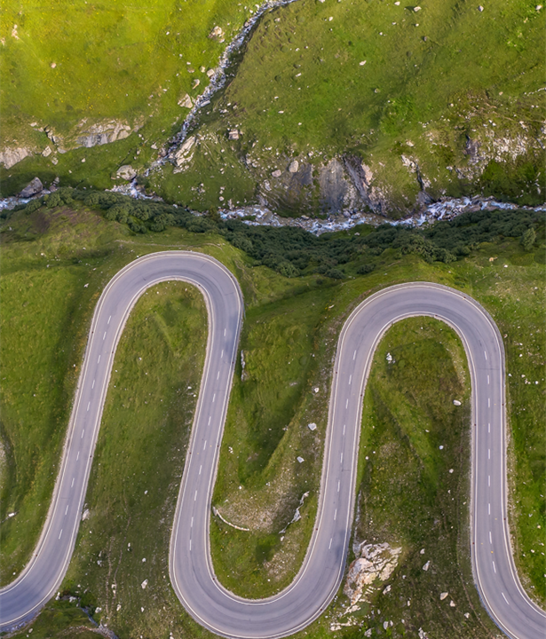 Bildet kan inneholde: fjellpass, dal, falt, fugleperspektiv, luftfotografering.